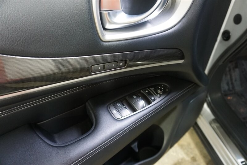 INFINITI QX60 Vehicle Full-screen Gallery Image 17