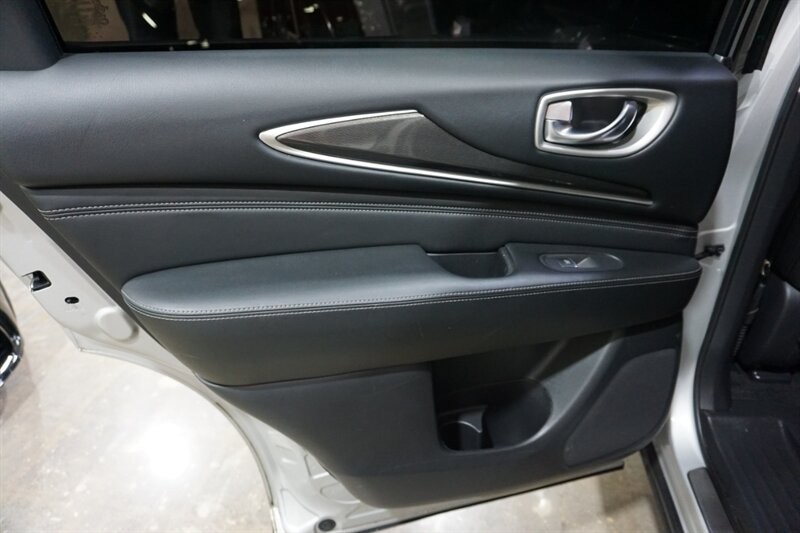 INFINITI QX60 Vehicle Full-screen Gallery Image 22