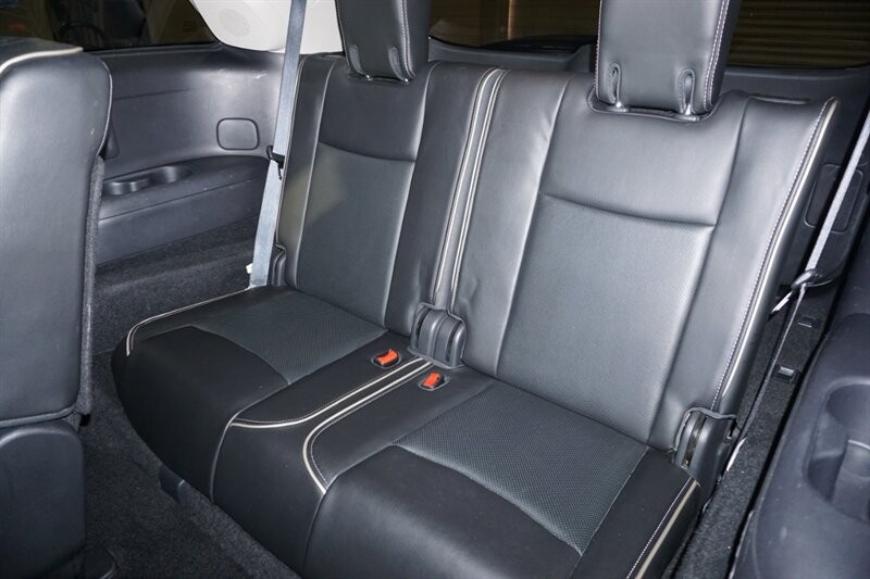 INFINITI QX60 Vehicle Full-screen Gallery Image 30