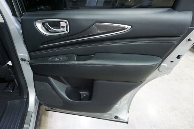 INFINITI QX60 Vehicle Full-screen Gallery Image 31