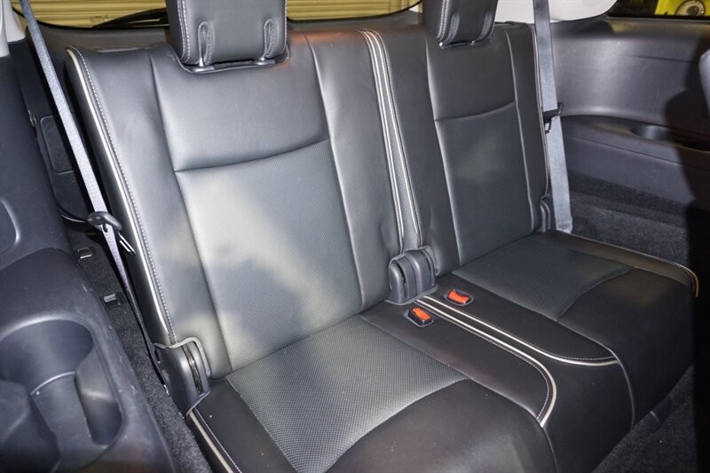 INFINITI QX60 Vehicle Full-screen Gallery Image 36