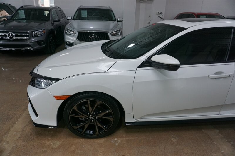 Honda Civic Sport Touring Vehicle Full-screen Gallery Image 03