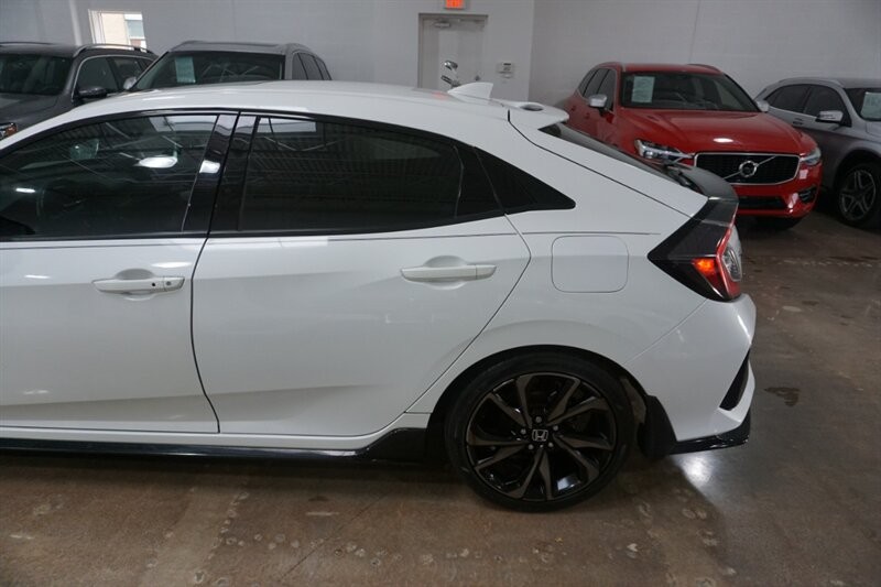 Honda Civic Sport Touring Vehicle Full-screen Gallery Image 04