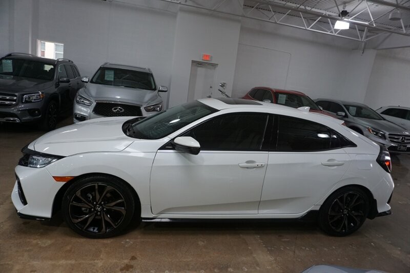 Honda Civic Sport Touring Vehicle Full-screen Gallery Image 05