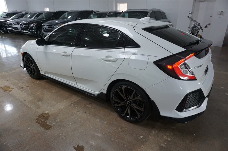 Honda Civic Sport Touring Vehicle Full-screen Gallery Image 06