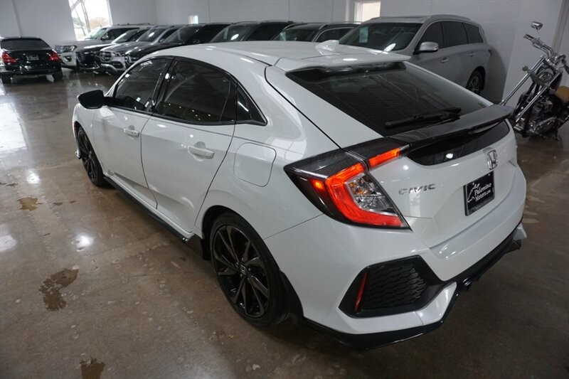 Honda Civic Sport Touring Vehicle Full-screen Gallery Image 07