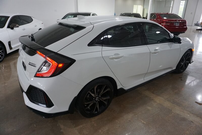 Honda Civic Sport Touring Vehicle Full-screen Gallery Image 10