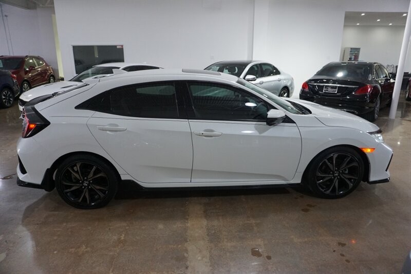 Honda Civic Sport Touring Vehicle Full-screen Gallery Image 11