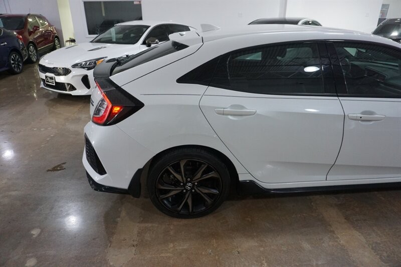 Honda Civic Sport Touring Vehicle Full-screen Gallery Image 12