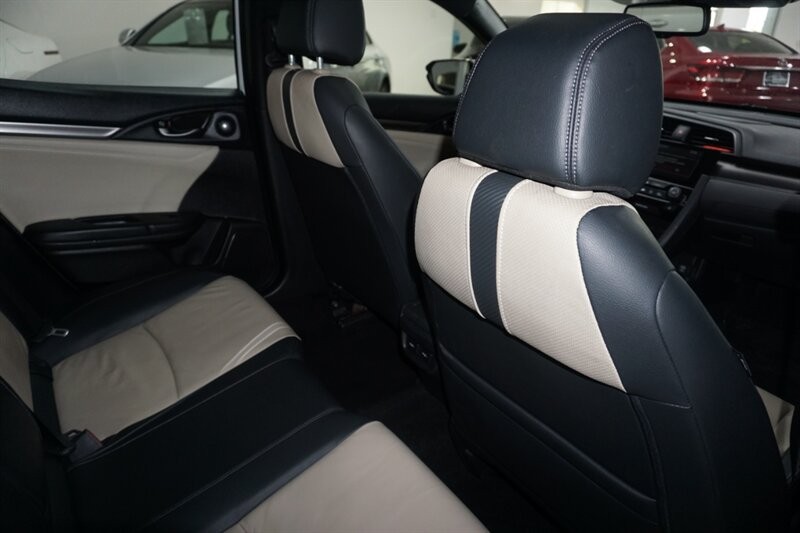 Honda Civic Sport Touring Vehicle Full-screen Gallery Image 28