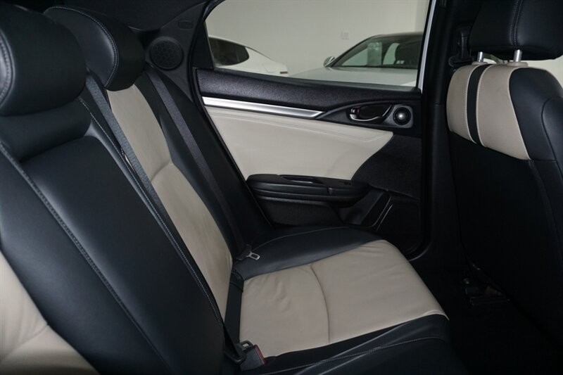 Honda Civic Sport Touring Vehicle Full-screen Gallery Image 29