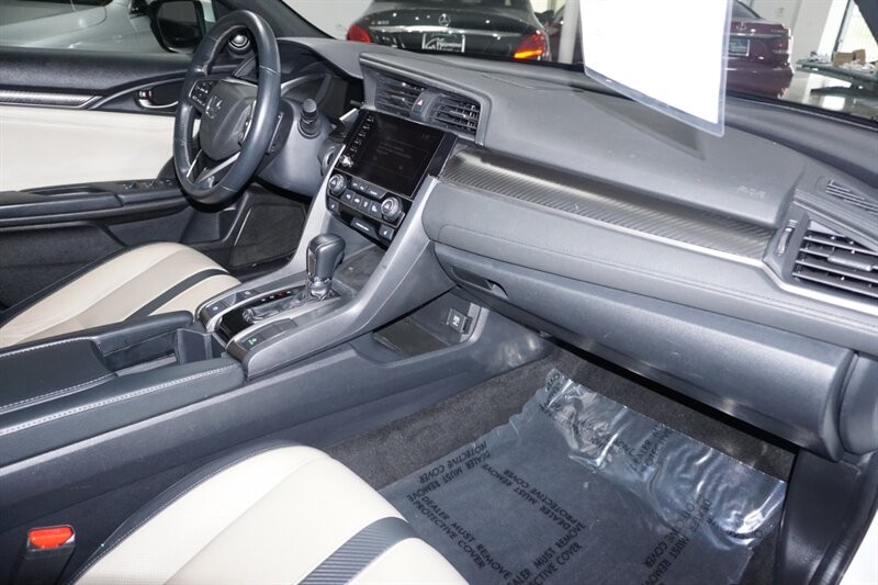 Honda Civic Sport Touring Vehicle Full-screen Gallery Image 33