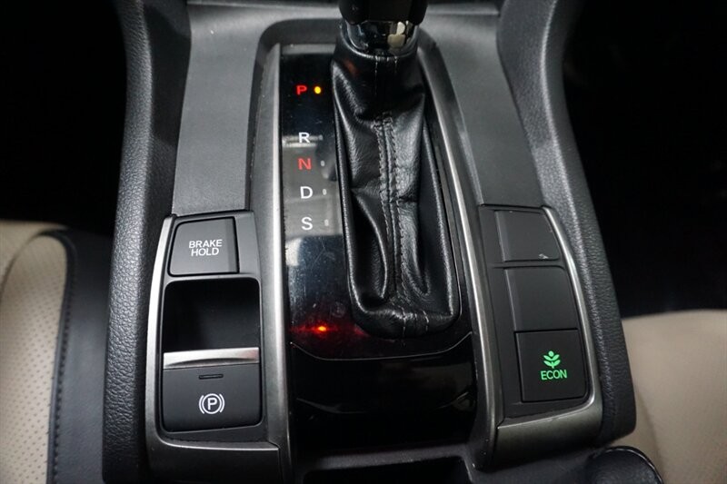 Honda Civic Sport Touring Vehicle Full-screen Gallery Image 50