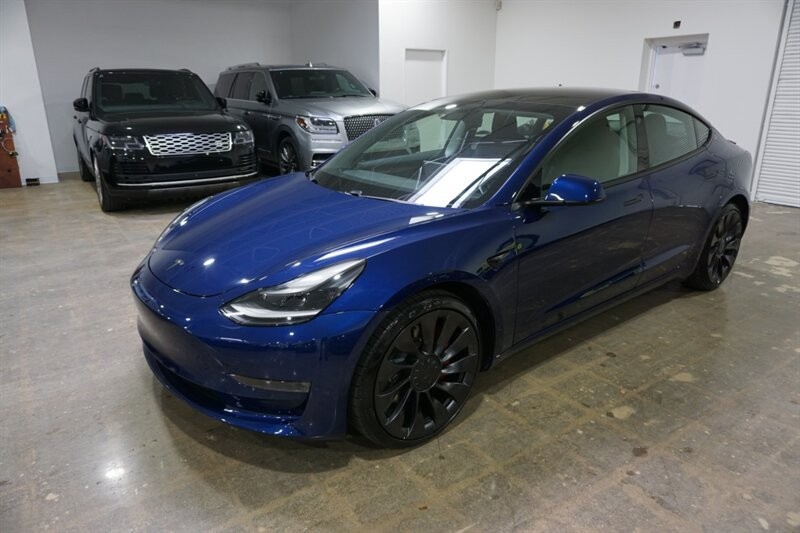 Tesla Model 3 Performance Vehicle Full-screen Gallery Image 01
