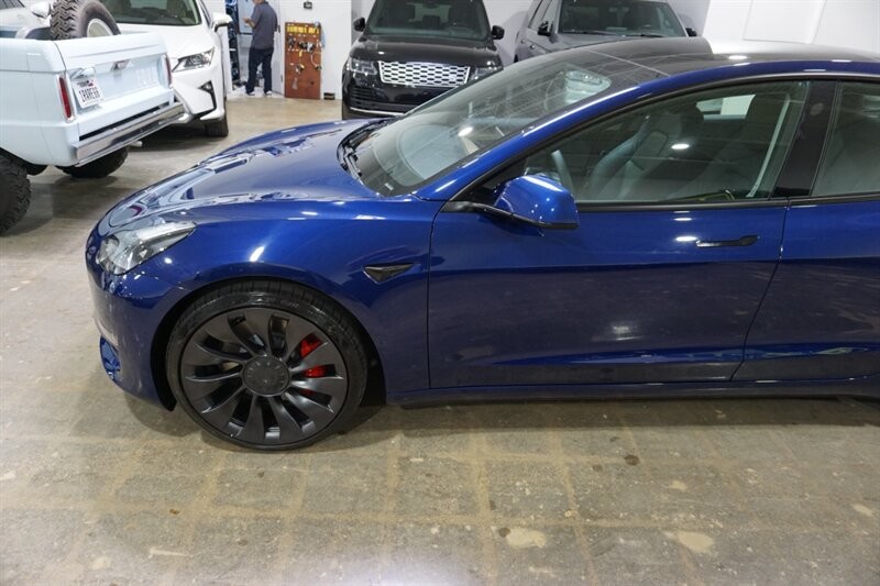 Tesla Model 3 Performance Vehicle Full-screen Gallery Image 03