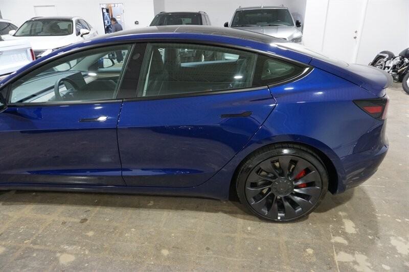 Tesla Model 3 Performance Vehicle Full-screen Gallery Image 04