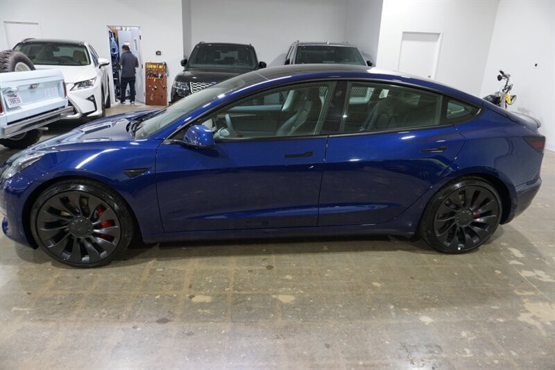 Tesla Model 3 Performance Vehicle Full-screen Gallery Image 05