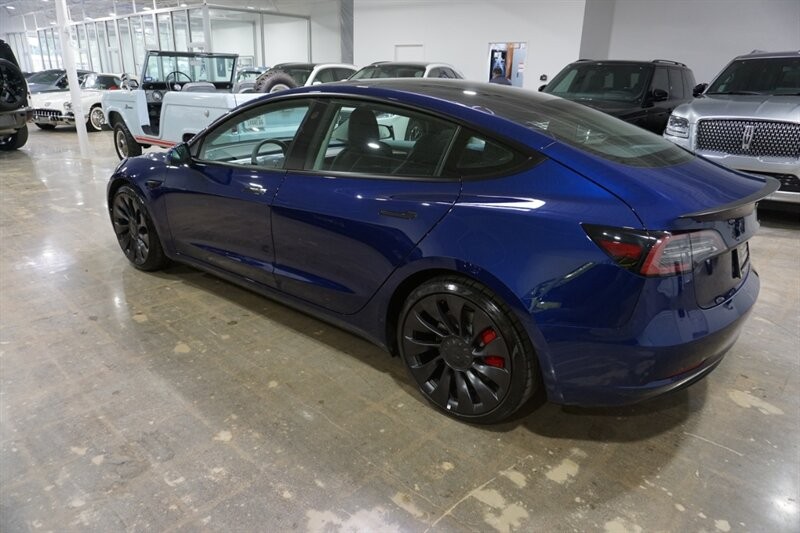 Tesla Model 3 Performance Vehicle Full-screen Gallery Image 06