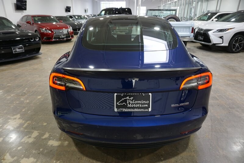 Tesla Model 3 Performance Vehicle Full-screen Gallery Image 08