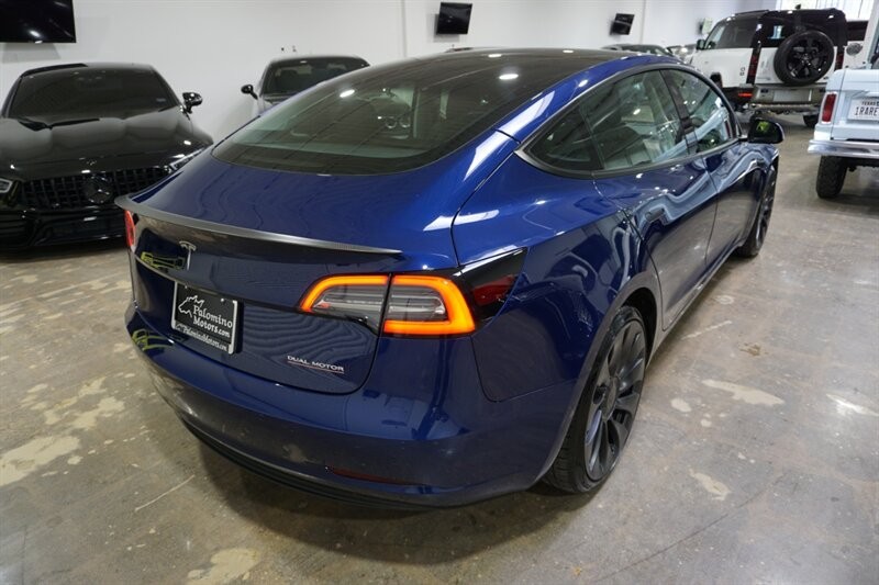 Tesla Model 3 Performance Vehicle Full-screen Gallery Image 09