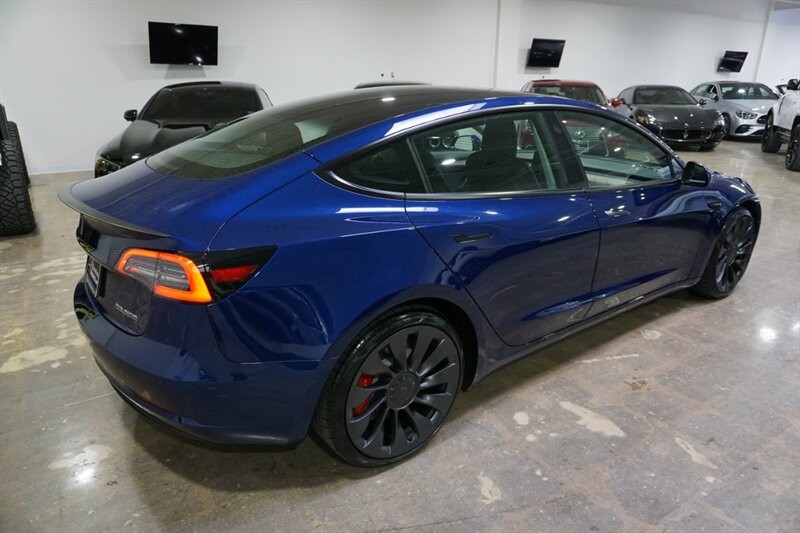 Tesla Model 3 Performance Vehicle Full-screen Gallery Image 10
