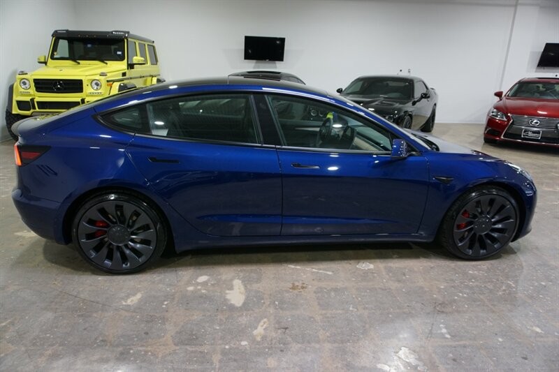 Tesla Model 3 Performance Vehicle Full-screen Gallery Image 11