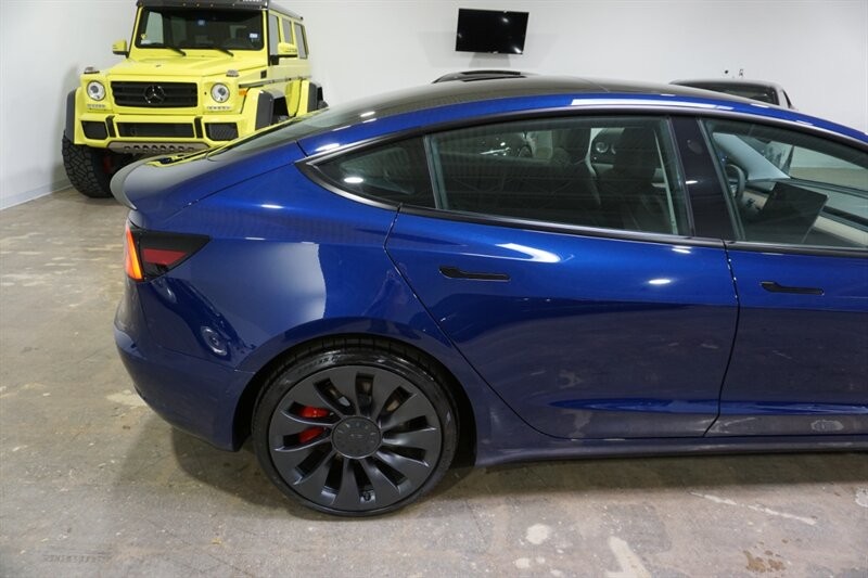 Tesla Model 3 Performance Vehicle Full-screen Gallery Image 12