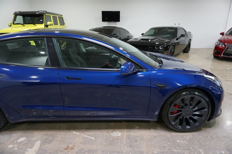 Tesla Model 3 Performance Vehicle Full-screen Gallery Image 13