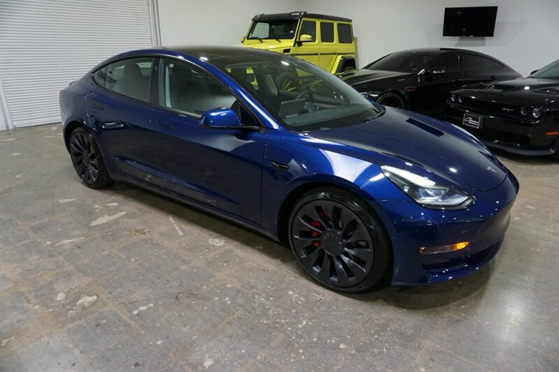 Tesla Model 3 Performance Vehicle Full-screen Gallery Image 14