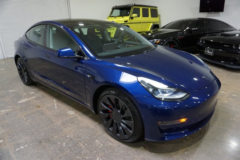 Tesla Model 3 Performance Vehicle Full-screen Gallery Image 15