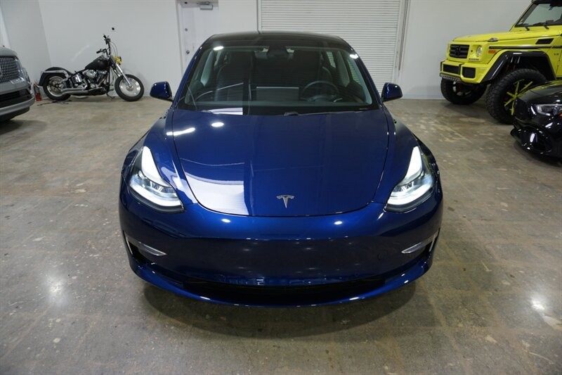 Tesla Model 3 Performance Vehicle Full-screen Gallery Image 16