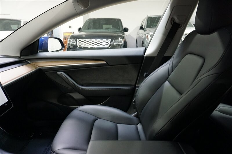 Tesla Model 3 Performance Vehicle Full-screen Gallery Image 19