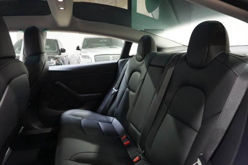 Tesla Model 3 Performance Vehicle Full-screen Gallery Image 26