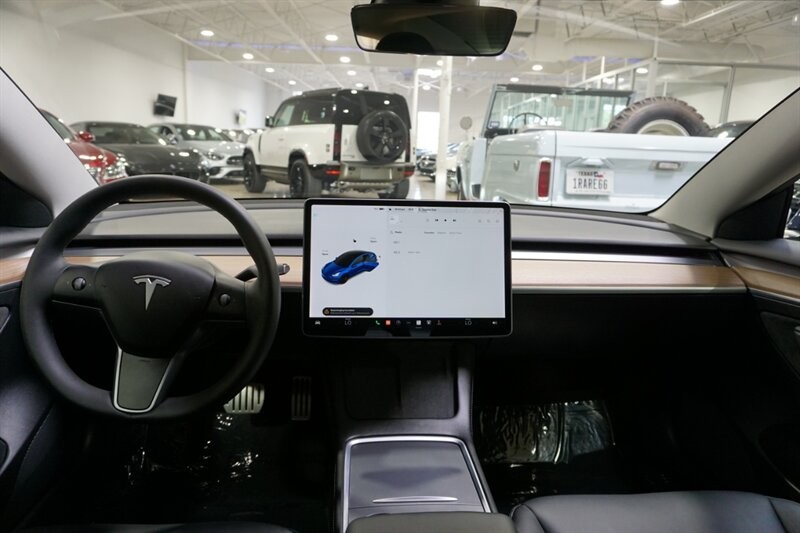 Tesla Model 3 Performance Vehicle Full-screen Gallery Image 38