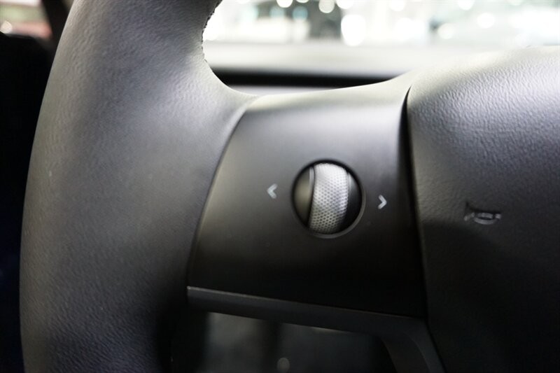 Tesla Model 3 Performance Vehicle Full-screen Gallery Image 39