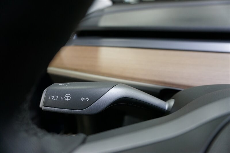 Tesla Model 3 Performance Vehicle Full-screen Gallery Image 41