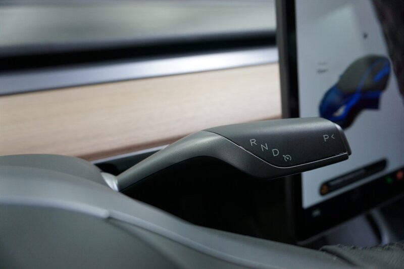 Tesla Model 3 Performance Vehicle Full-screen Gallery Image 42