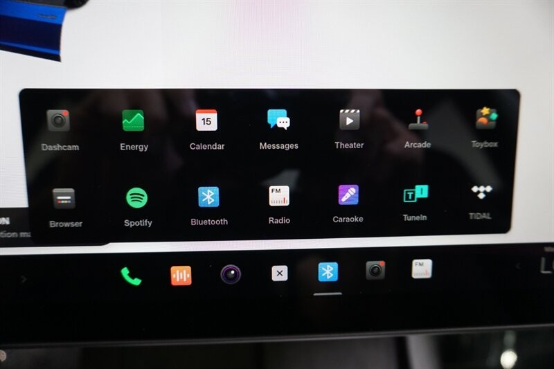 Tesla Model 3 Performance Vehicle Full-screen Gallery Image 47