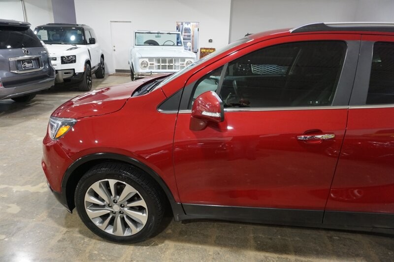 Buick Encore Preferred Vehicle Full-screen Gallery Image 03