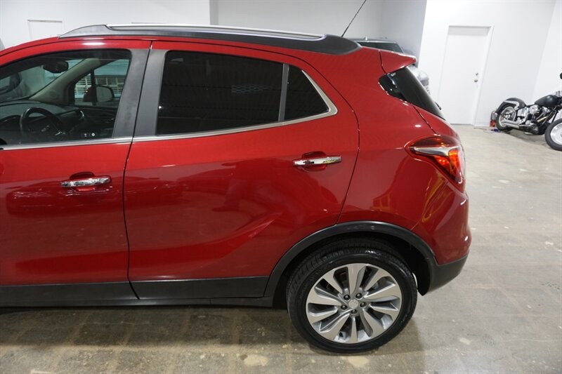 Buick Encore Preferred Vehicle Full-screen Gallery Image 04