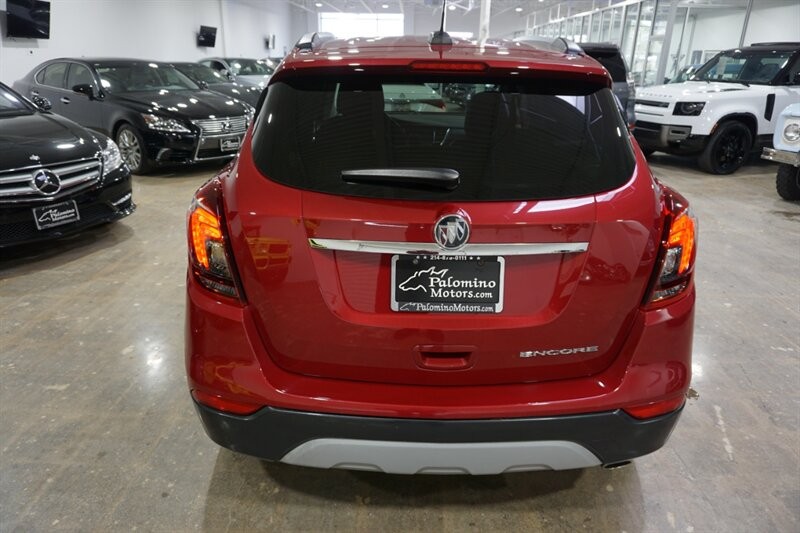 Buick Encore Preferred Vehicle Full-screen Gallery Image 08