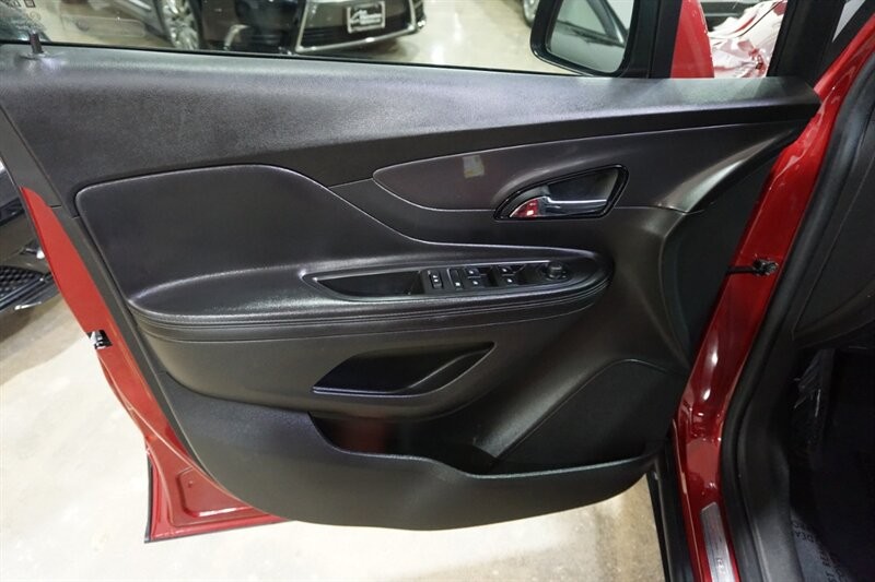 Buick Encore Preferred Vehicle Full-screen Gallery Image 17