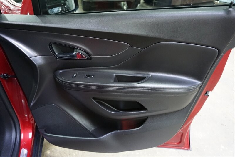 Buick Encore Preferred Vehicle Full-screen Gallery Image 33