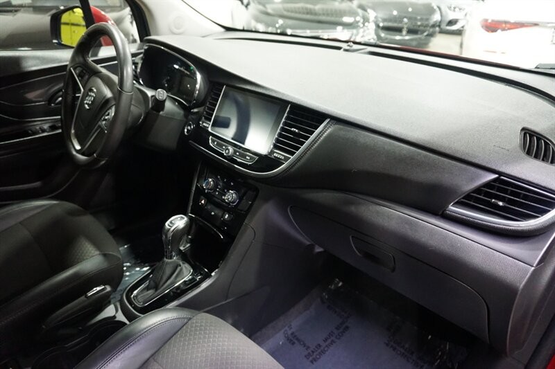 Buick Encore Preferred Vehicle Full-screen Gallery Image 35