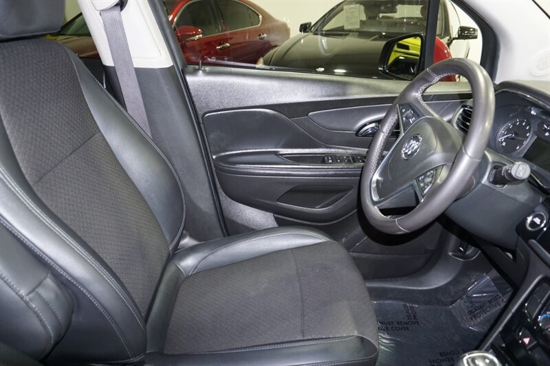 Buick Encore Preferred Vehicle Full-screen Gallery Image 36