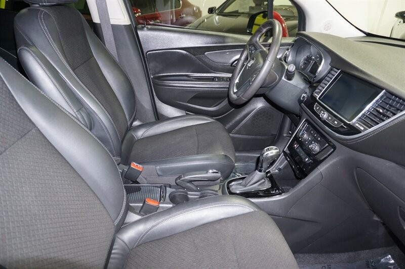 Buick Encore Preferred Vehicle Full-screen Gallery Image 37