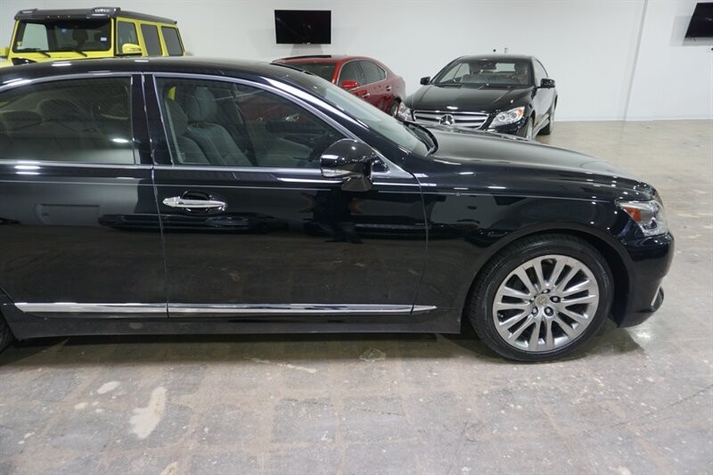 Lexus LS 460 460 Vehicle Full-screen Gallery Image 13