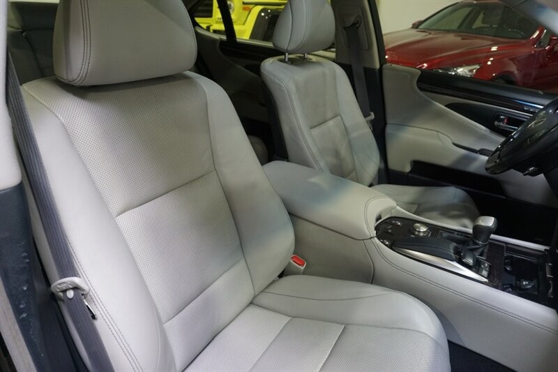 Lexus LS 460 460 Vehicle Full-screen Gallery Image 39