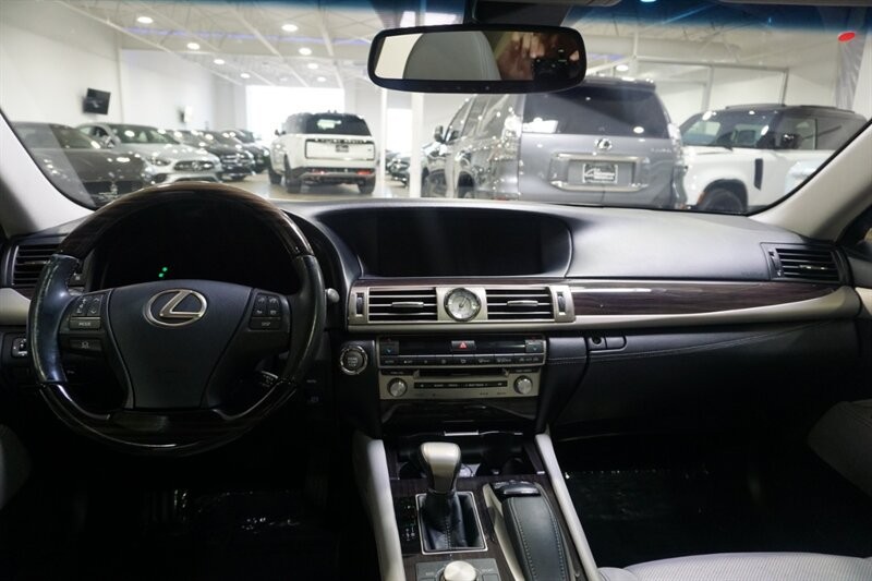 Lexus LS 460 460 Vehicle Full-screen Gallery Image 41