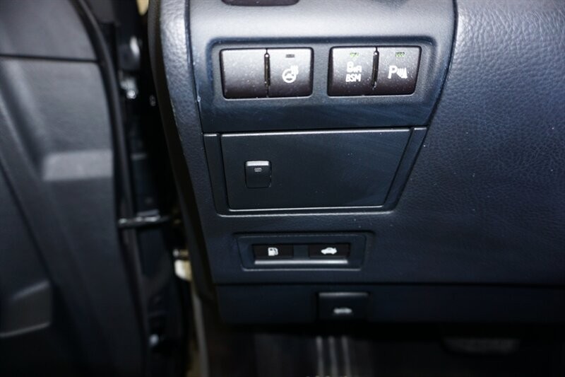 Lexus LS 460 460 Vehicle Full-screen Gallery Image 42